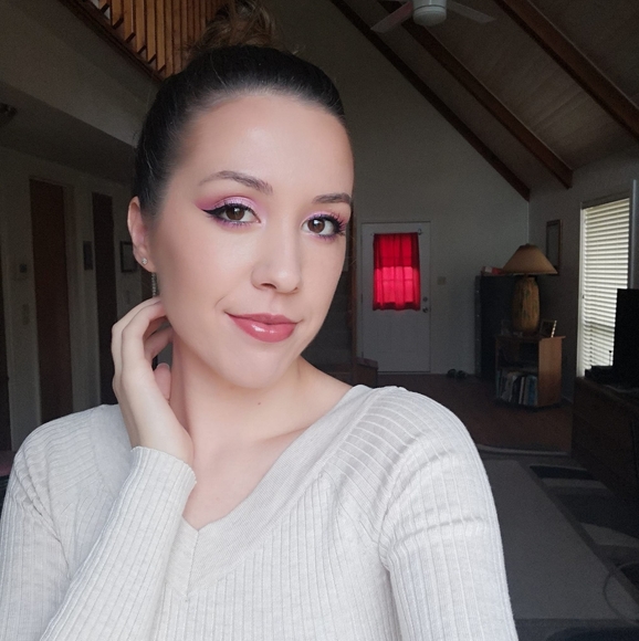 Meet your Posher, Stephanie - Picture 1 of 1